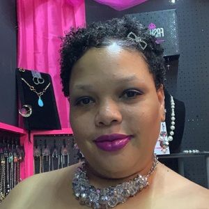 Meet your Posher, Amena